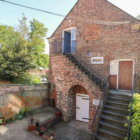 2 Rodgers Mews Apartment Malton Exterior photo